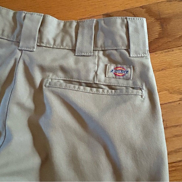 Dickies Men’s Slim Fit Flat Front Tan Shorts Size 29 - Picture 2 of 11